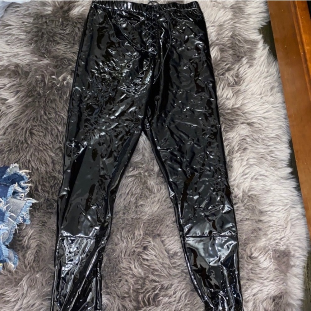 Faux leather triangle leggings